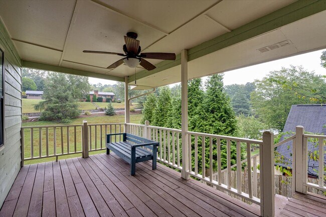 Photo - Beautiful 4 bedroom 2 btahroom House