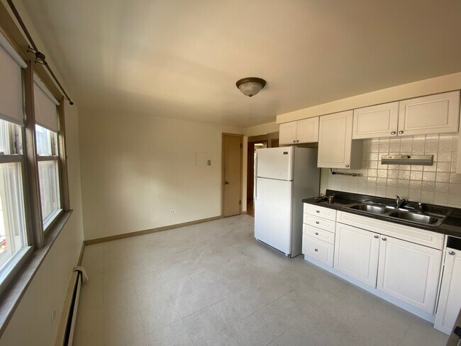 Building Photo - 6441 W Higgins Ave