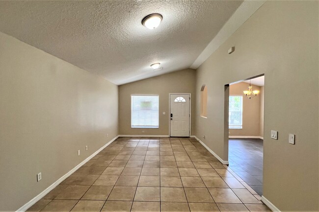 Building Photo - 215 1st St