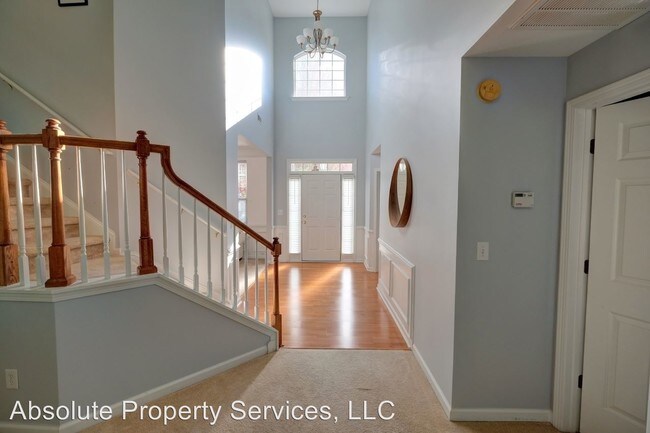 Building Photo - 527 Kingsmoor Dr
