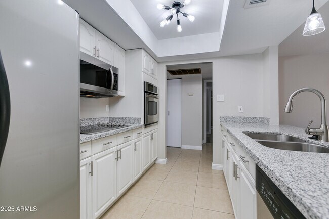 Foto del edificio - 1206 E Greenway Dr