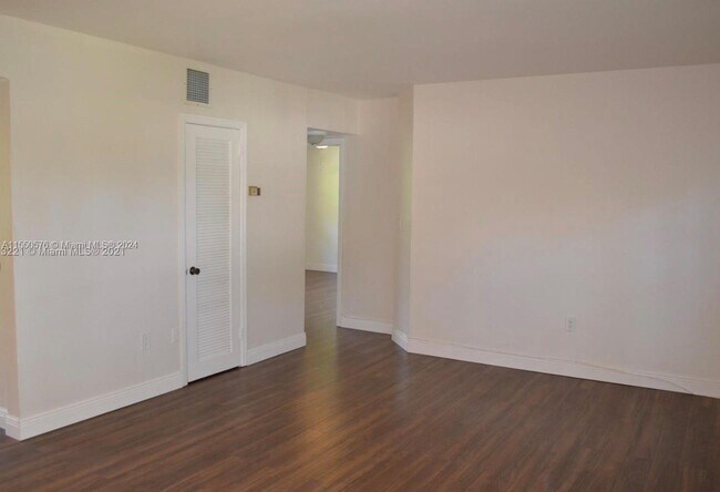 Foto del edificio - 5605 SW 80th St