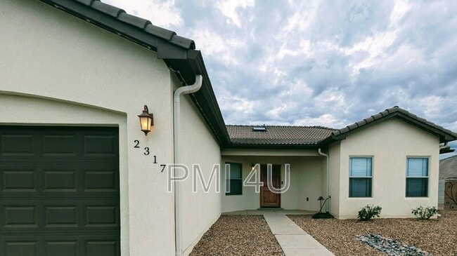 Building Photo - 2317 Garden Rd NE