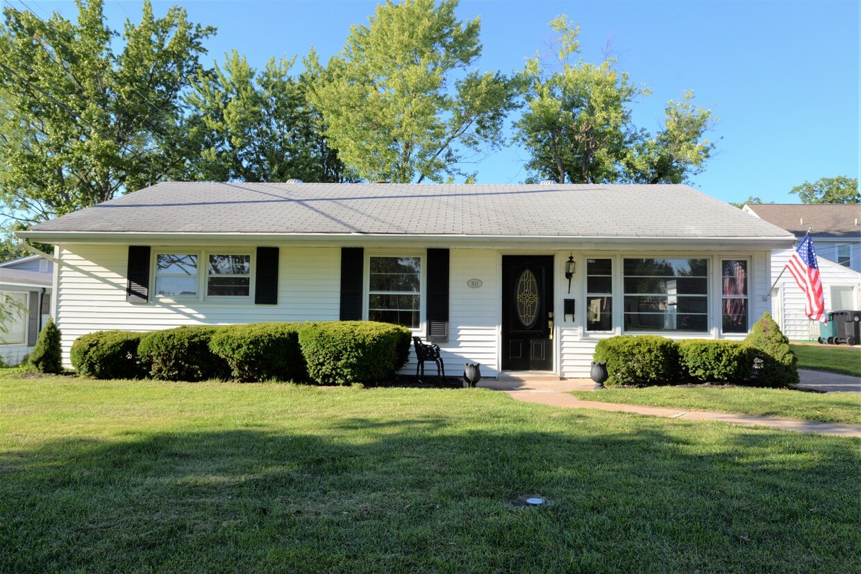 Front 1 - 811 Cherry St