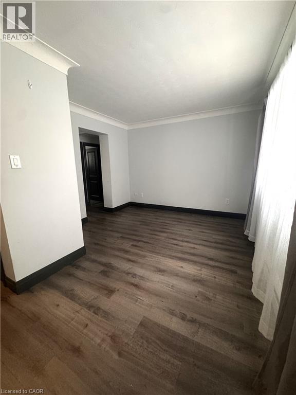 Photo du bâtiment - 245 Mohawk Rd E