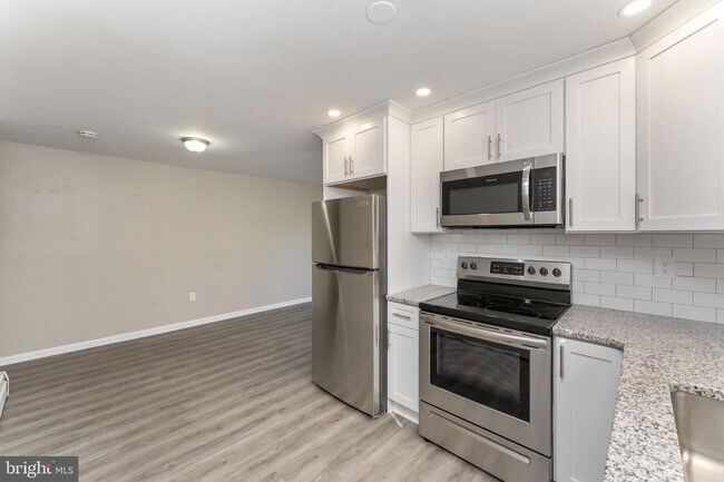 Building Photo - 243 Roesch Ave