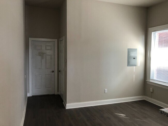 Building Photo - 132 S Beaver St