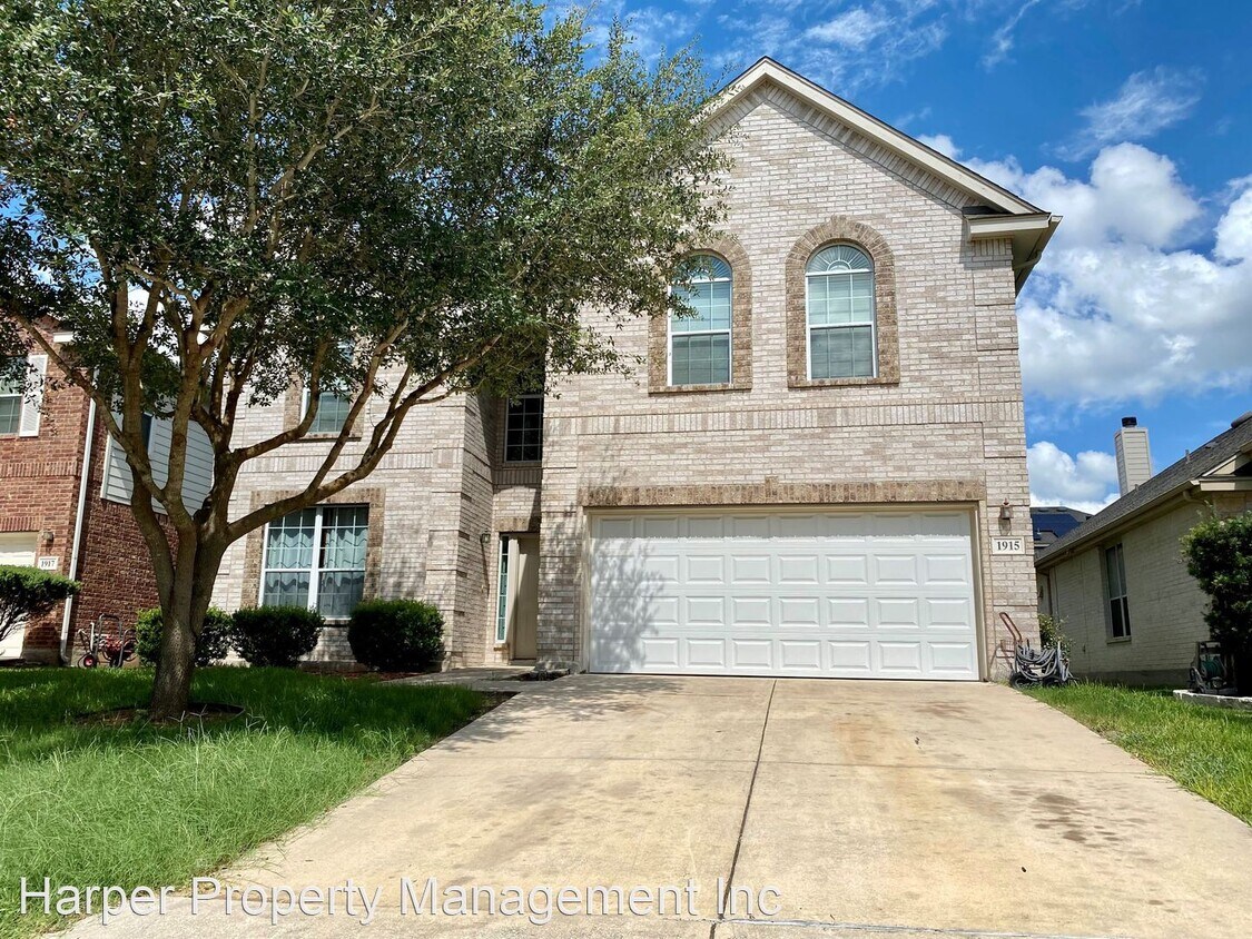 5 br, 2.5 bath House 1915 Ponce De Leon House Rental in San Antonio