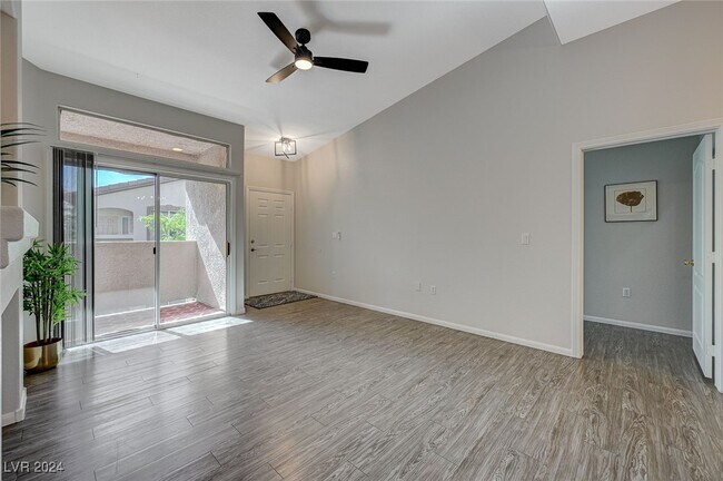 Building Photo - 2305 W Horizon Ridge Pkwy