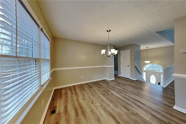 Foto del edificio - 235 Austin Dr