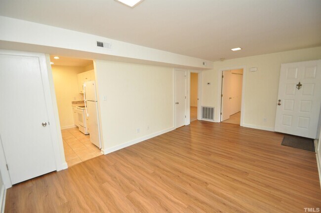 Building Photo - 100 Carmichael Ct