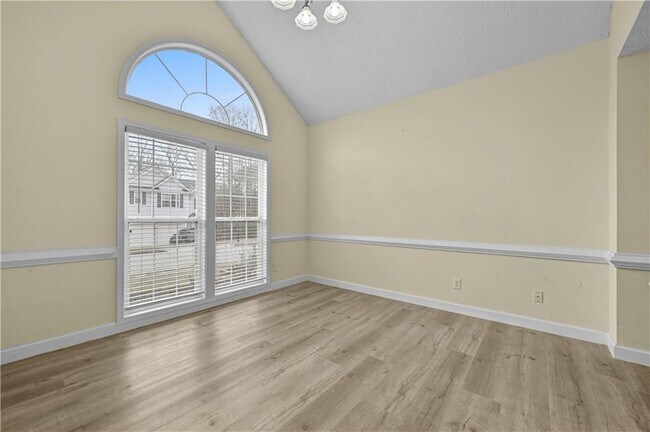 Building Photo - 675 Manor Glen Dr