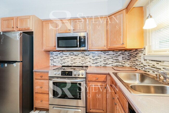 Foto del edificio - Beautifully updated 3 bedroom rancher!