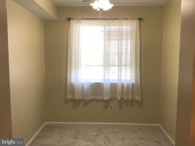 Building Photo - 1543 Colonial Dr