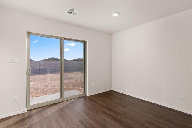 Building Photo - 2615 Desi Loop