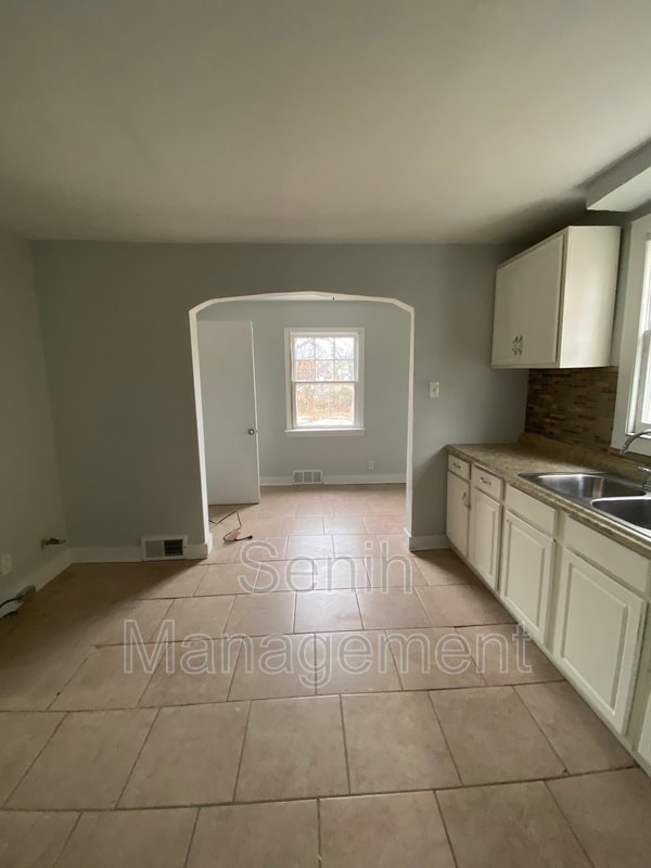 Building Photo - 5074 Berkshire St