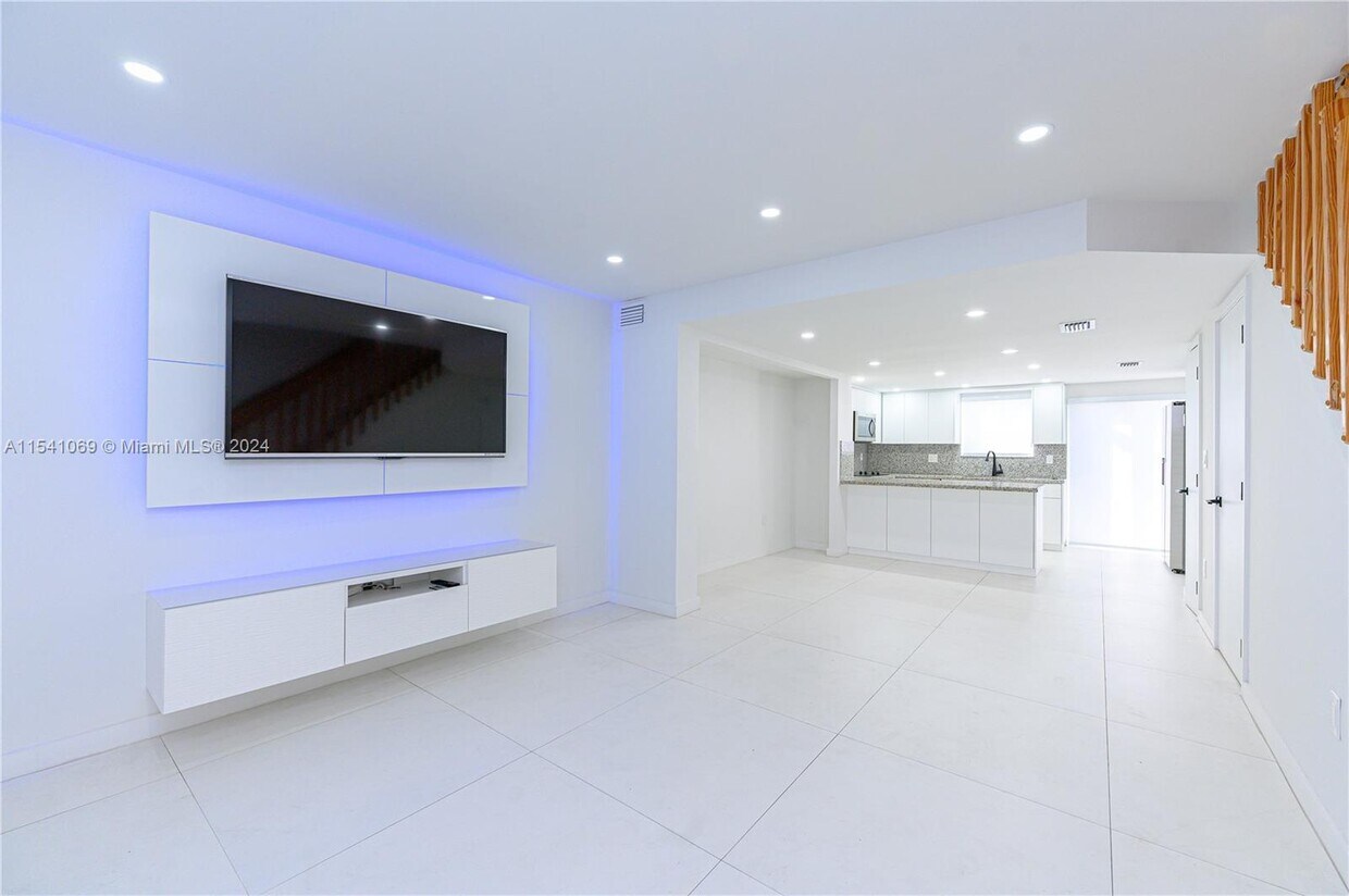 Foto principal - 451 NW 82nd Ave