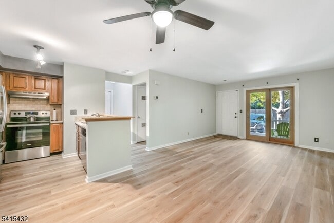 Foto del edificio - 83 Mayfield Rd