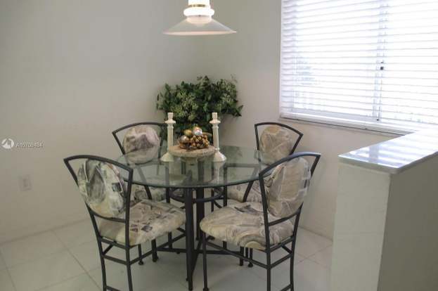 Foto del edificio - 7896 Trent Dr