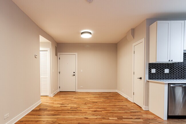 Foto del edificio - 655 W Wrightwood Ave