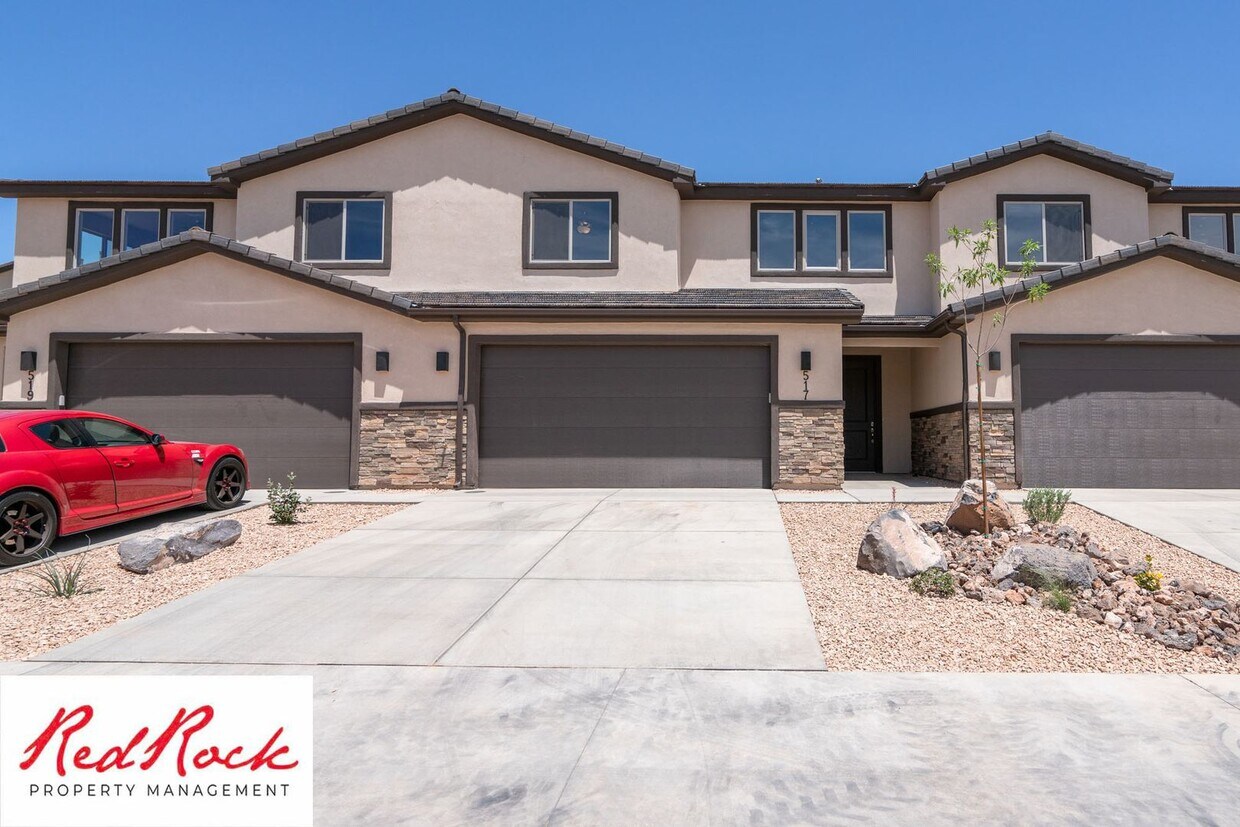 Foto principal - 4 Bedroom, 2.5 Bathroom Townhome in Hurric...