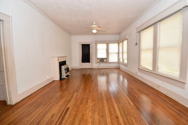 Foto del edificio - Three Bedroom Close to Tech!