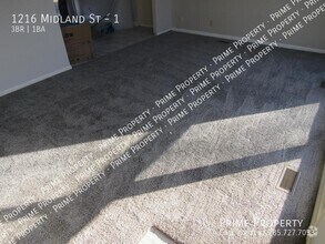 Building Photo - 1216 Midland St