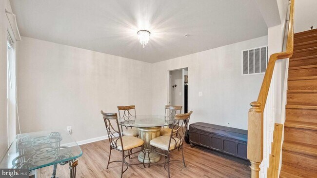 Foto del edificio - 12100 Vintner Dr