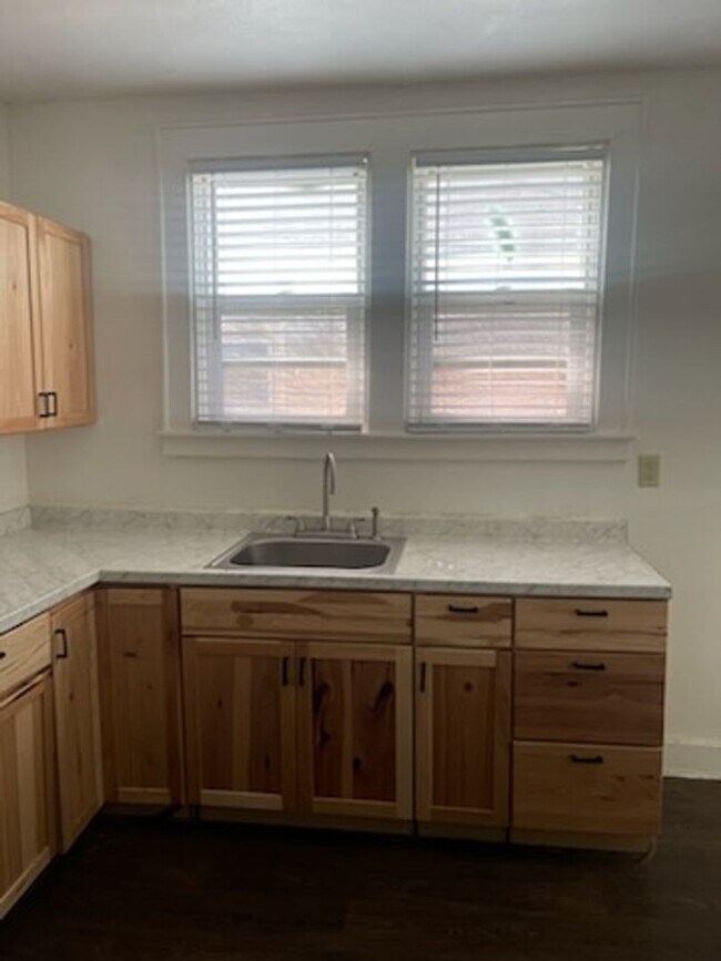 Foto del edificio - 2515-2517 Midland Ave