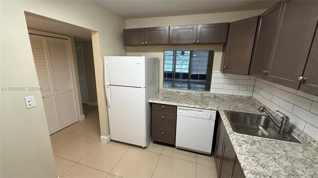 Building Photo - 8350 Sands Point Blvd