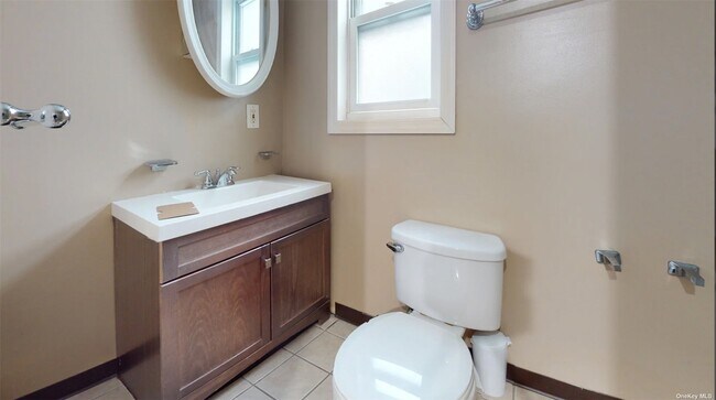 Foto del edificio - 241-07 Mayda Rd