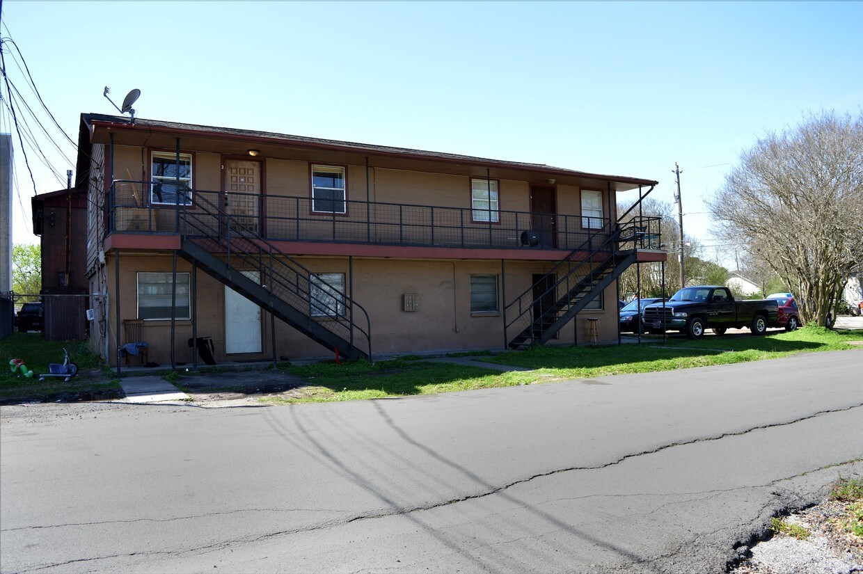 Primary Photo - 504 Crown St