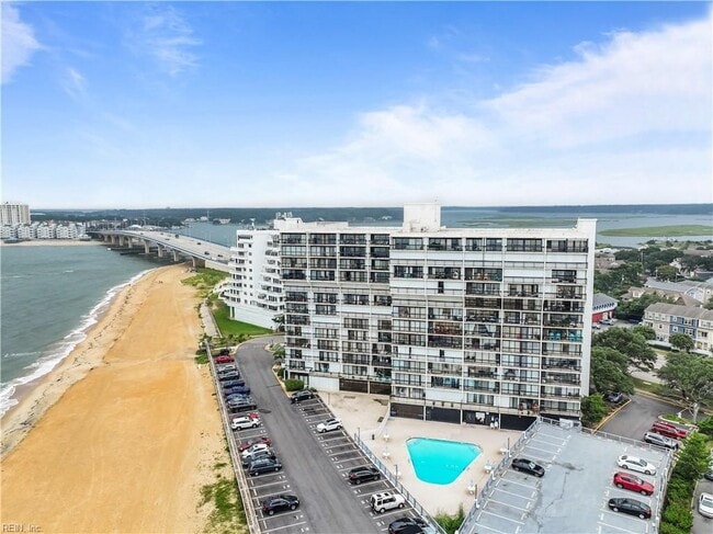 Building Photo - 3558 Shore Dr