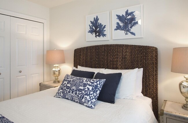 Foto del edificio - Beautiful condo located inside the Truman Annex.