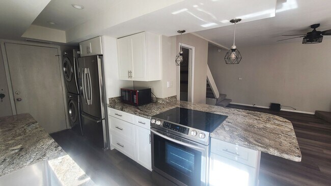 Foto del edificio - Pointe South Mountain 2-bedroom condo, gated, pool