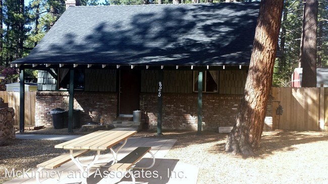 Building Photo - 3 br, 1 bath House - 825 Julie Lane