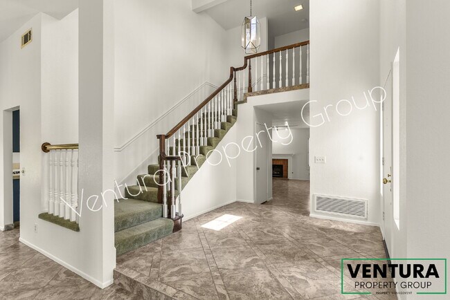 Foto del edificio - Spacious 4-Bed, 3-Bath Gem in Camarillo Heights