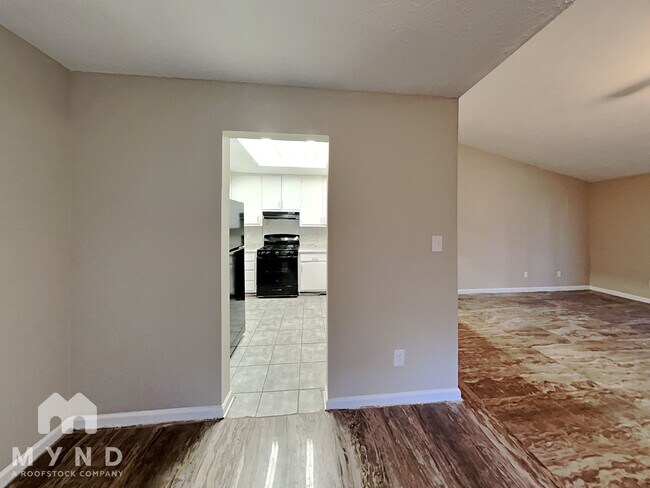 Building Photo - 8685 Woodside Ln