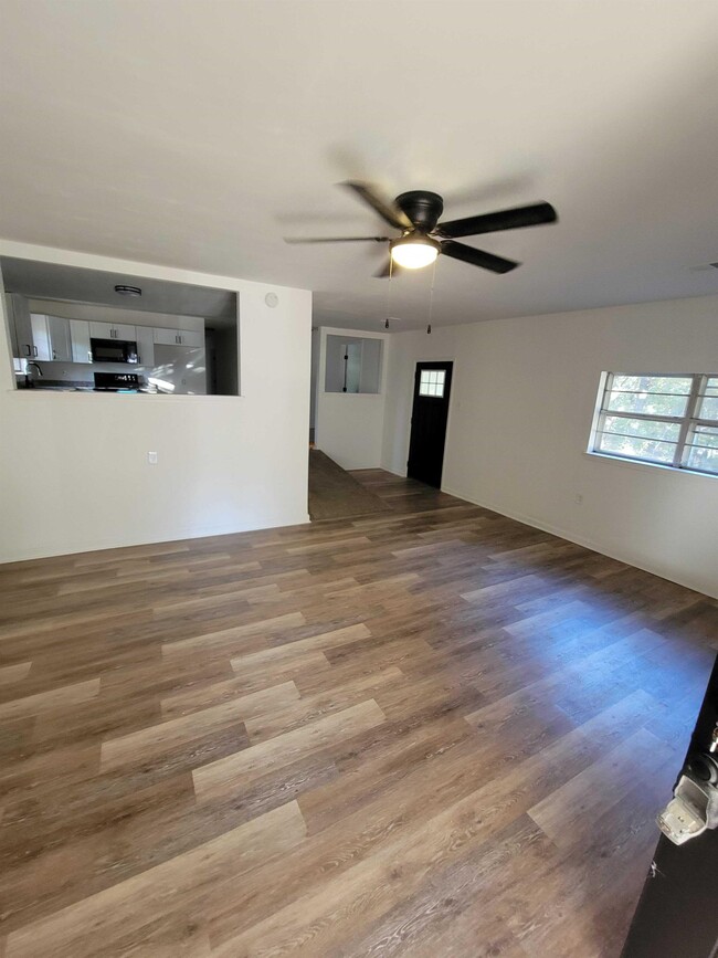 Foto del edificio - 7901 Forest Rd