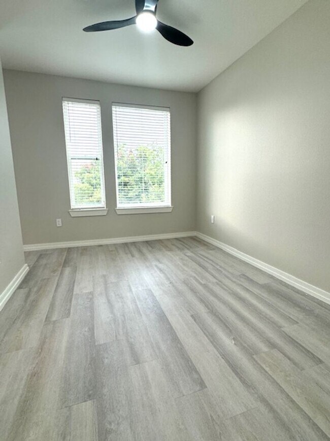 Foto del edificio - Luxurious Penthouse Studio condo at Zilker