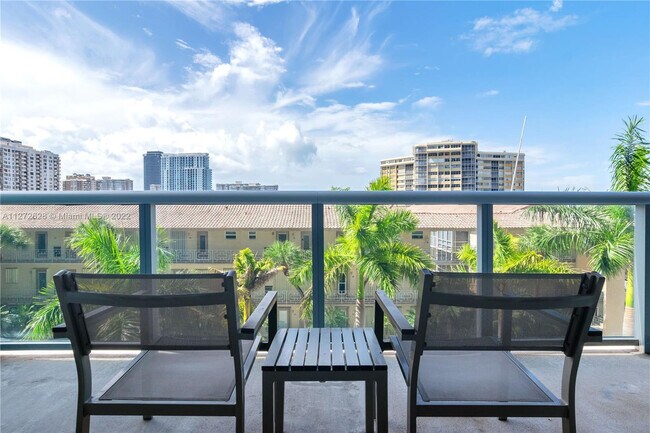 Foto del edificio - 2602 E Hallandale Beach Blvd