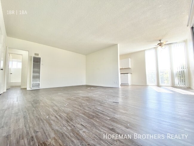 Building Photo - 3438 Mentone Ave