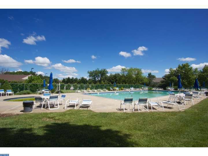 Piscina compartida - 2016 Foxmeadow Dr