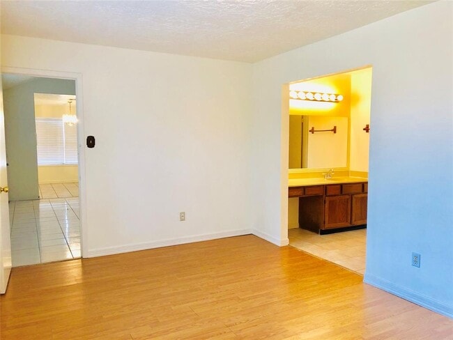 Building Photo - 2803 Fir Crest Ct