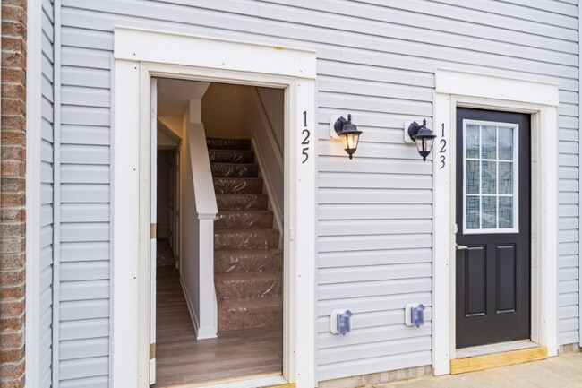 Foto del edificio - 2719 McHenry Dr