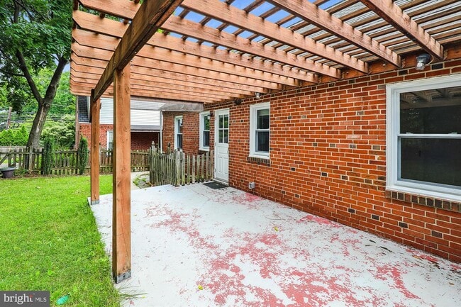Building Photo - 301 Potomac St
