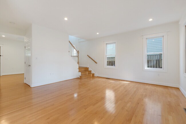 Building Photo - 1806 N Danville St