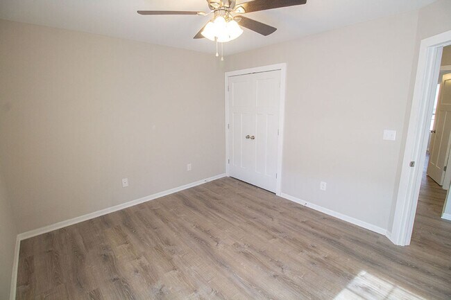 Foto del edificio - 1401-1403 Bodie Dr