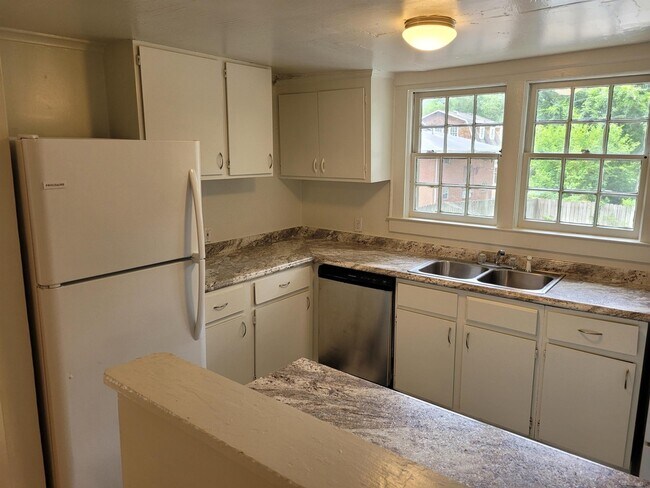 Kitchen view 2 - 805 Onslow St