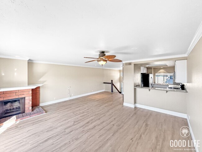 Building Photo - Beautiful 2BD/2.5BA W/ Updated Kitchen, and Attached Garage in Bay Ho!